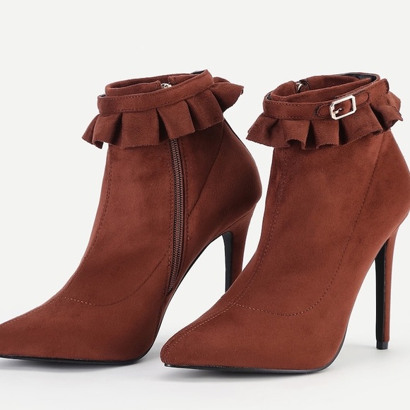 🆕Brown suede ruffle cuff bootie heels - Picture 3 of 4